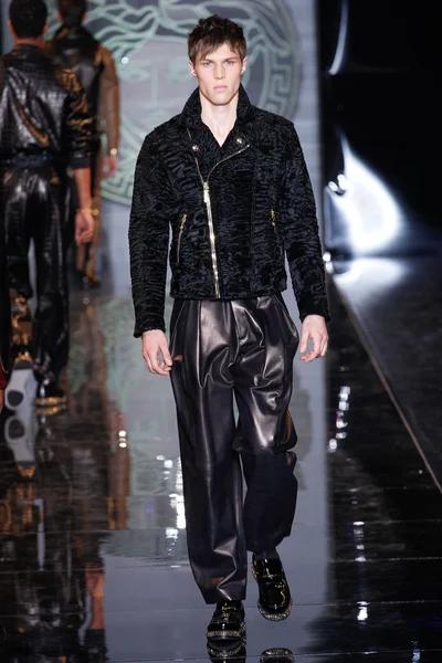 Look 28